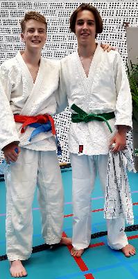Hier Tom met bevriende judoka even samen op de foto..
