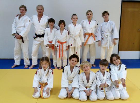Groepsfoto van tijdens het zomer/judokamp 2012‏