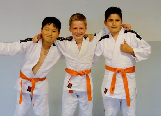 Slaagden in hun examen MEI 2017:
Alexey, Alexander en Kian.
Dikke proficiat!