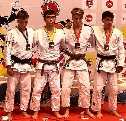 Zelem BATCHAEV kroont zich op schitterende manier BELGISCH KAMPIOEN U18/-60KG. Dikke proficiat Zelem.
