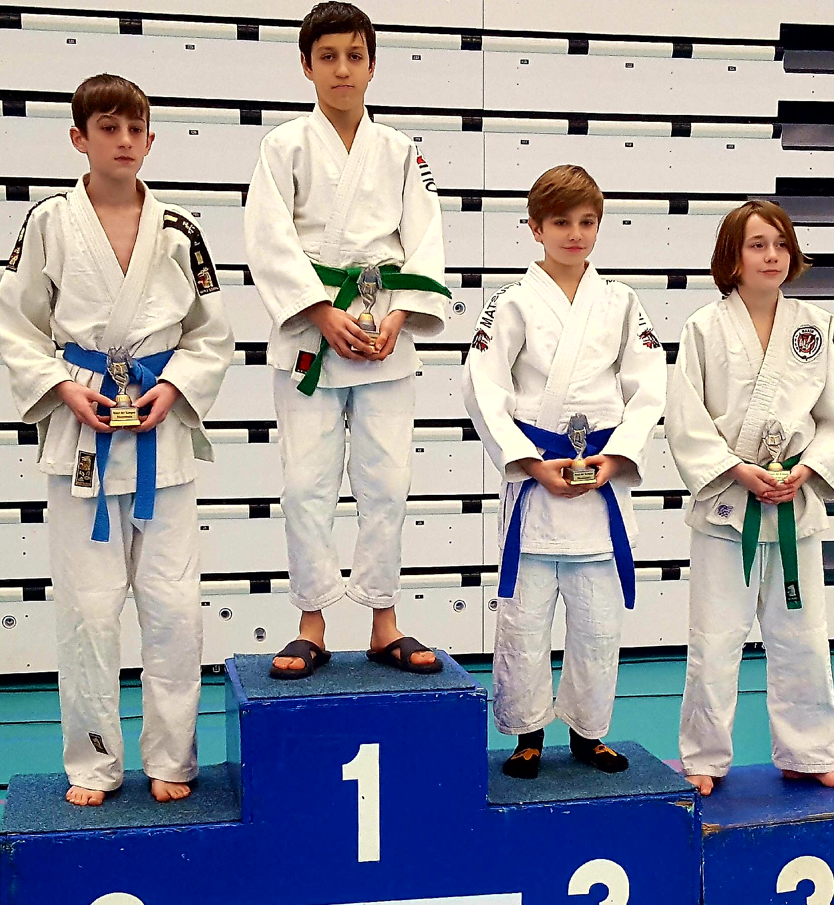 Jachja Mirzaev wint het GOUD als 1ste jaars-U18.
PROFICIAT!!!