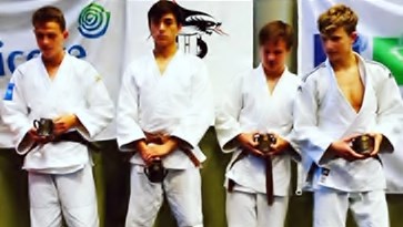 Zelem Batchaev wint het GOUD met duidelijke overmacht op het toernooi POT VAN OLEN.