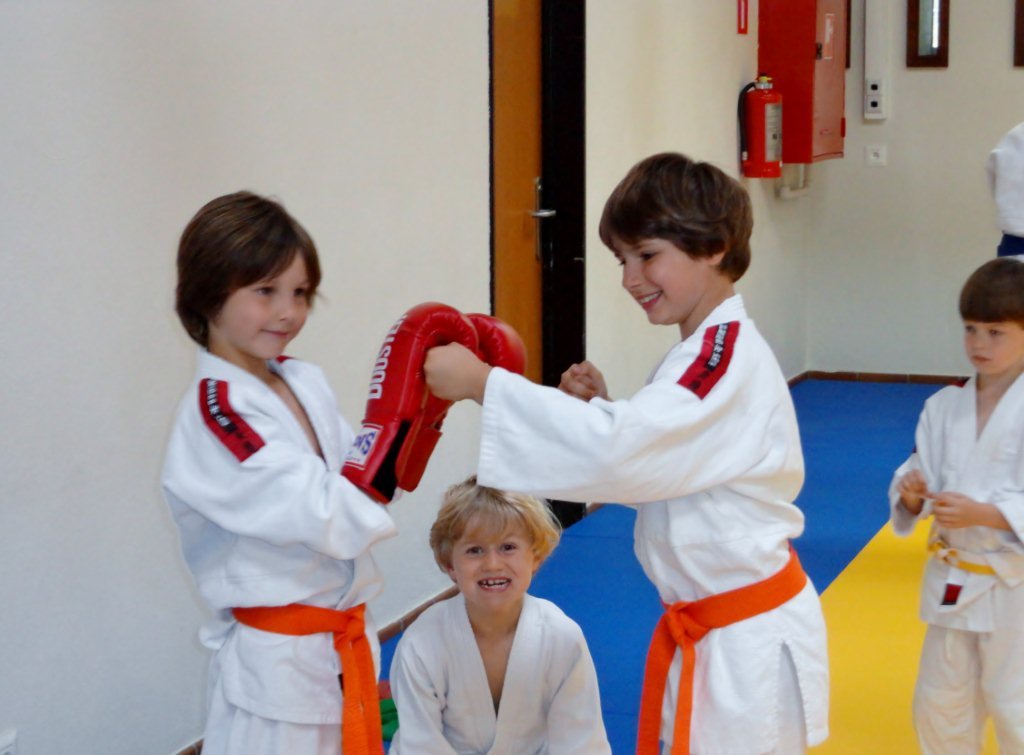 Superleuke foto tijdens een mini-bokstraining - zomer/judokamp 2012 Fortje Merksem‏